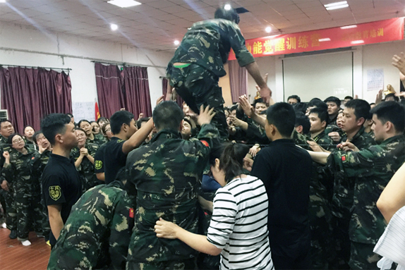 成功路上充滿荊棘，團結(jié)一心，終讓我們所向披靡！