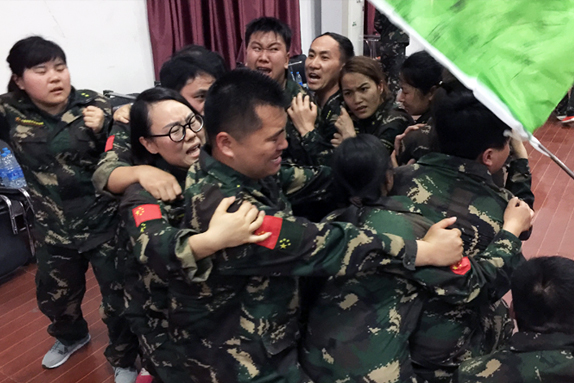 不輕言放棄，是對夢想的執(zhí)著；不輕易服輸，是對成功的渴望！