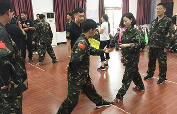 當(dāng)你下定決心時，全世界會為你讓路！